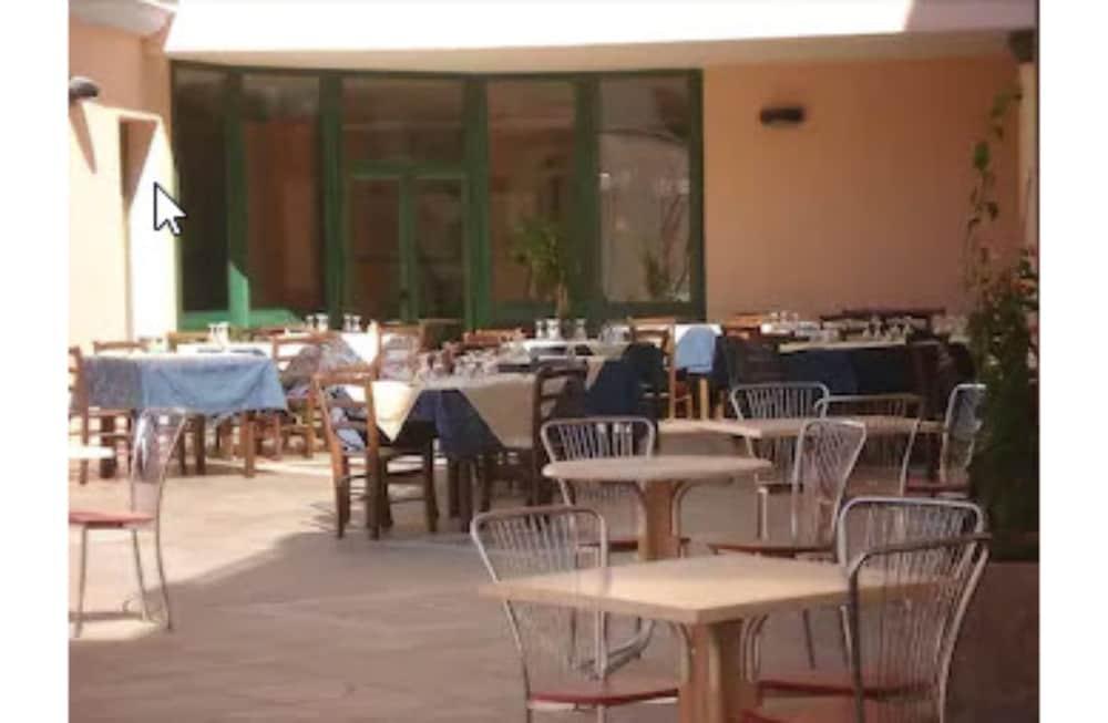 Hotel Baia Marina Orosei Exterior foto