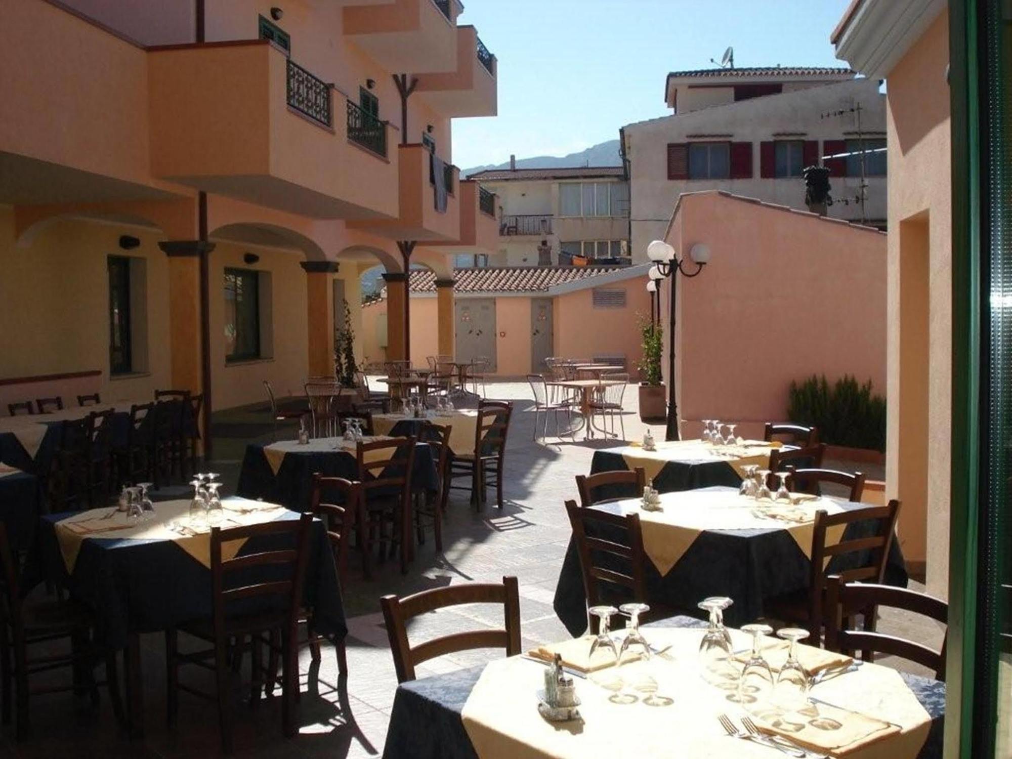 Hotel Baia Marina Orosei Exterior foto